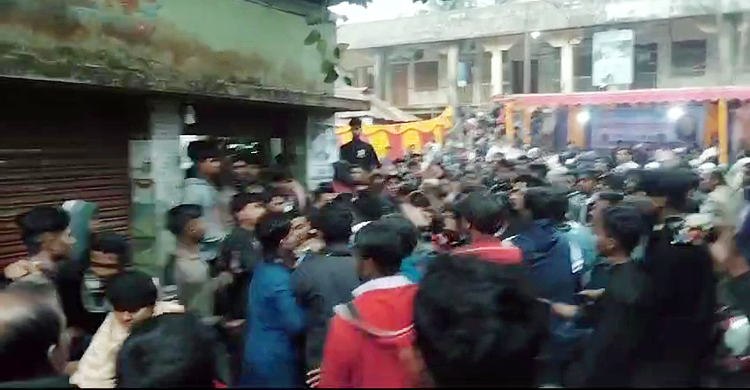 এমপিকে বরণ করা নিয়ে আ’লীগের দু’গ্রুপের মারামারি