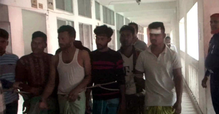 অভিযানে নৌপুলিশের ওপর জেলেদের হামলা, গ্রেফতার ১৩