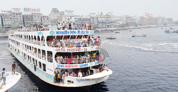পূর্ণ হলেই ছাড়ছে লঞ্চ, সদরঘাটে চাপ কম