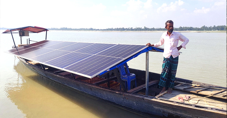 সৌরবিদ্যুতে বদলেছে মাঝির ভাগ্য