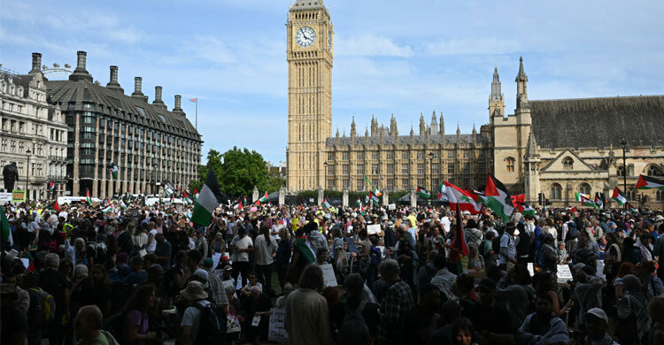 লন্ডনে ফিলিস্তিনপন্থি বিক্ষোভ থেকে গ্রেফতার ৯০০