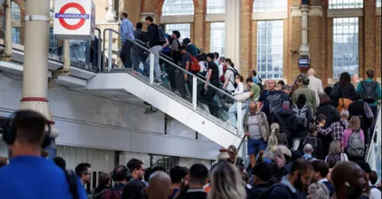 London Underground brought to a standstill as RMT strike halts services