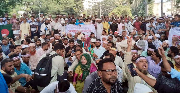 শিক্ষকদের উপস্থিতি বাড়ছে, চলছে লং মার্চ টু সচিবালয়ের প্রস্তুতি