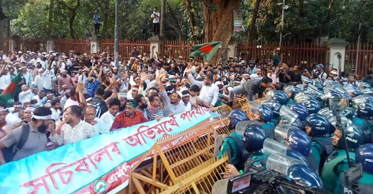 মার্চ টু সচিবালয় শুরুর পরপরই বাধা, শিক্ষক-পুলিশ মুখোমুখি