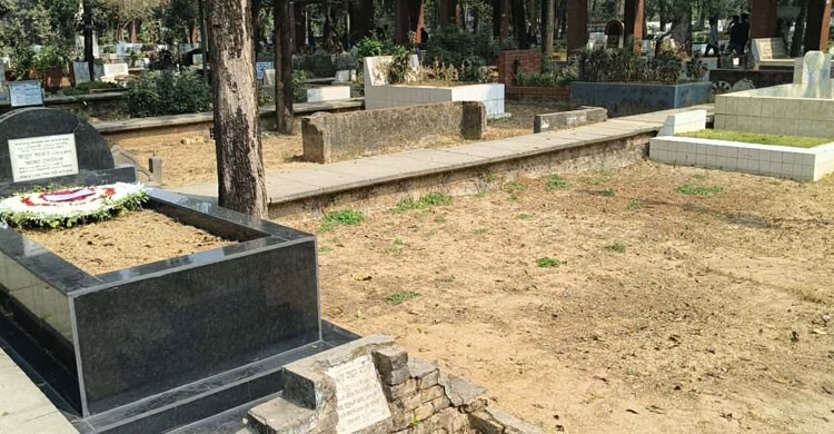 যে শহীদদের অবদান স্মরণে দিবস, তাদেরই শেষ ঠিকানা অবহেলায়