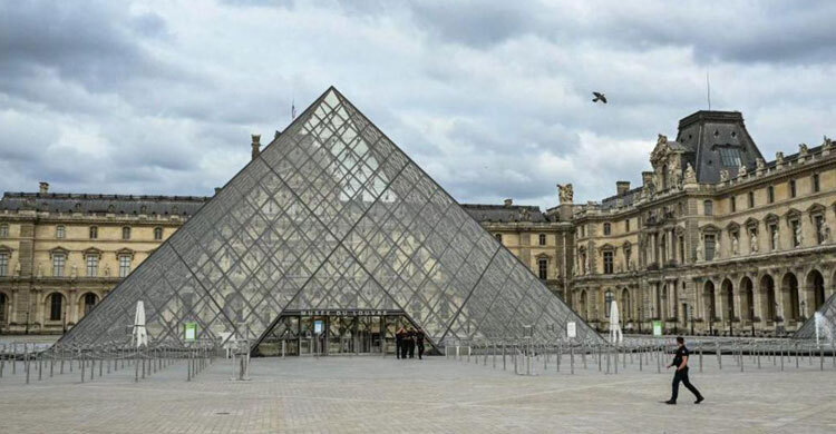 Louvre shuts down after daring daylight heist