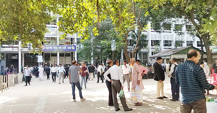 শেখ হাসিনার মামলার রায় ঘিরে নিম্ন আদালত এলাকায় স্বাভাবিক পরিবেশ