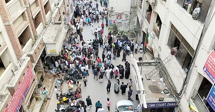 শেখ হাসিনার মামলার রায় ঘিরে নিম্ন আদালত এলাকায় স্বাভাবিক পরিবেশ