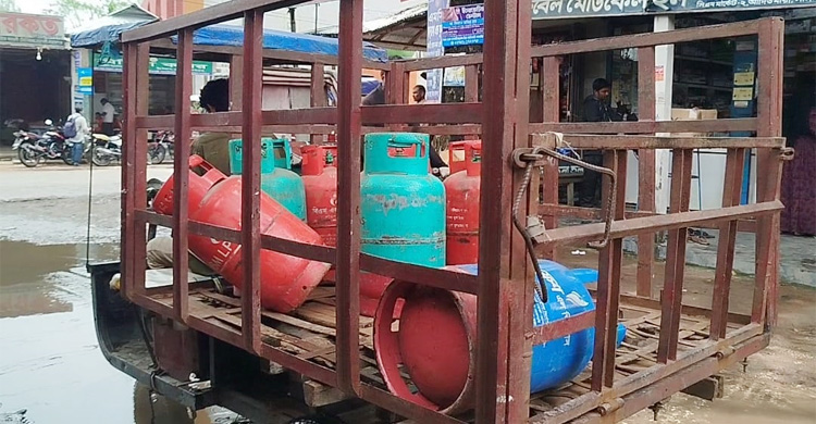 লালমনিরহাটে যত্রতত্র বিক্রি হচ্ছে এলপিজি সিলিন্ডার