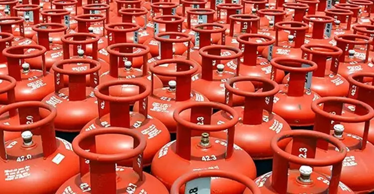 এলপিজির দাম বাড়ায় সোশ্যাল মিডিয়ায় প্রতিক্রিয়া