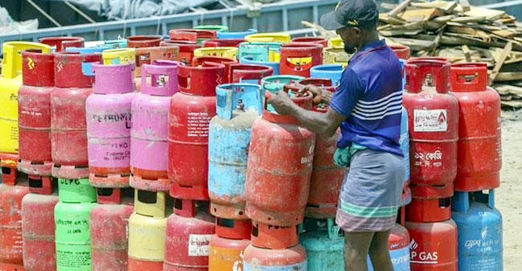 ১২৫৩ টাকার এলপিজি ২০০০ টাকা, দায় কার?