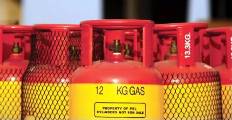 ১২ কেজি এলপিজি সিলিন্ডারের দাম এক লাফে বাড়লো ২১২ টাকা