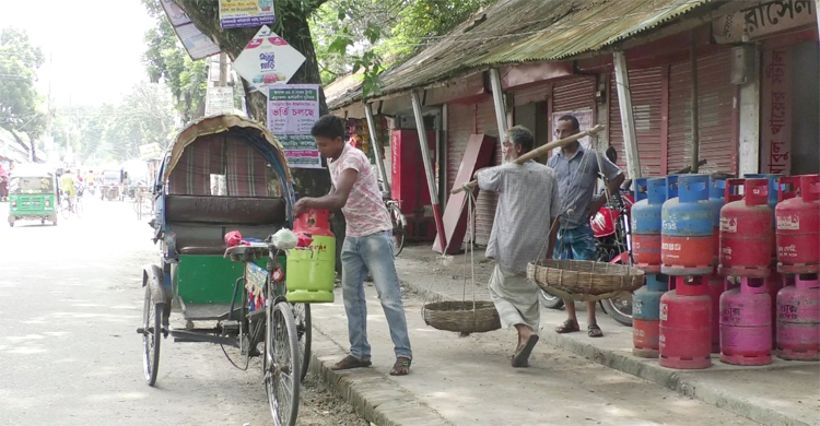 নির্ধারিত দামে মিলছে না এলপিজি সিলিন্ডার