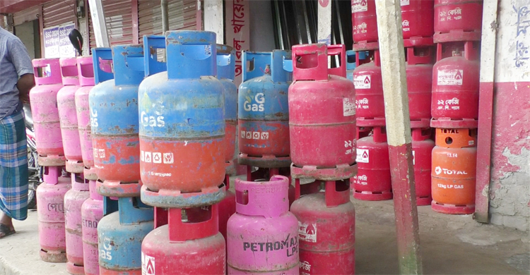 নির্ধারিত দামে মিলছে না এলপিজি সিলিন্ডার