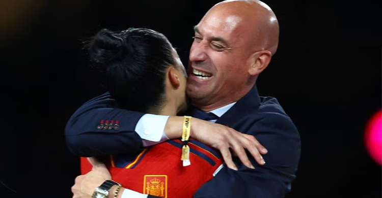 Spain’s football chief apologises for World Cup kiss