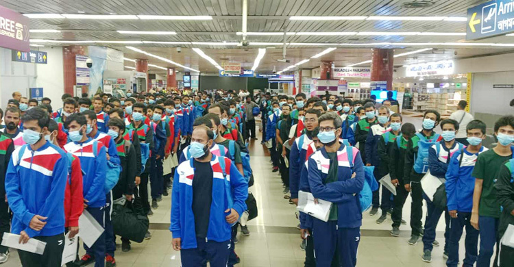 লিবিয়া থেকে ফিরলেন ১৭৬ বাংলাদেশি