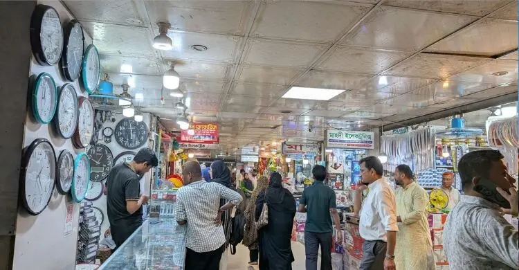 ৬টার পরও খোলা মিরপুরের বিপণিবিতান, নির্দেশনা বাস্তবায়নে গড়িমসি