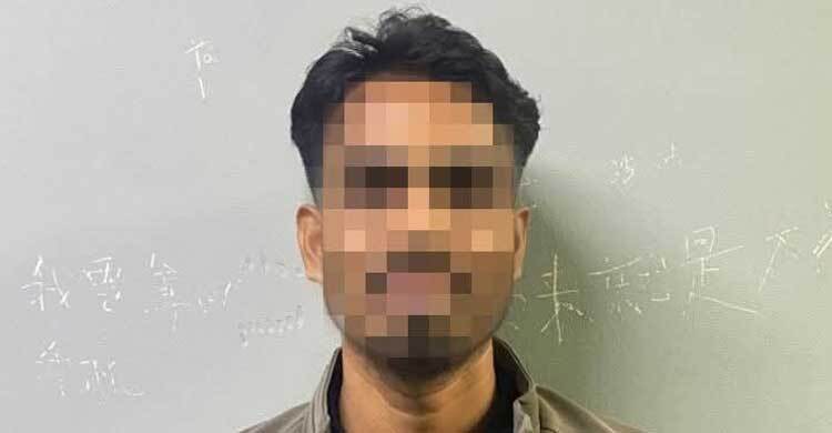 ভুয়া পাস ব্যবহার করে মালয়েশিয়া ছাড়ার চেষ্টা, বাংলাদেশি আটক