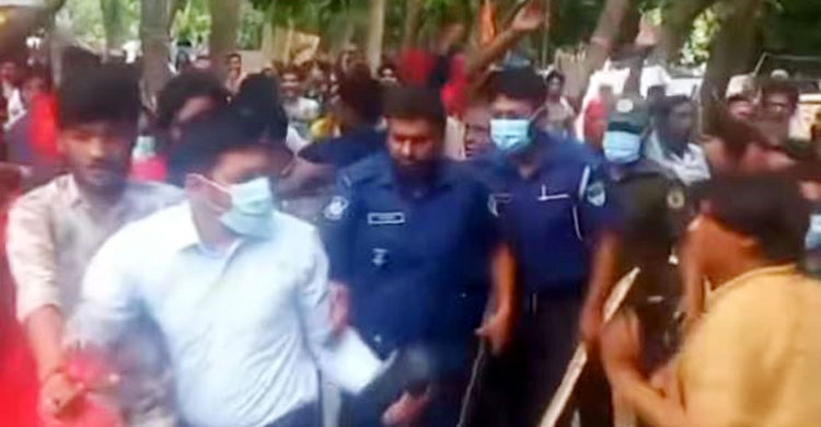 মাজারে মাদকবিরোধী অভিযান, ভক্তদের হাতে লাঞ্ছিত ম্যাজিস্ট্রেট