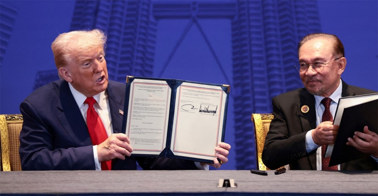 মালয়েশিয়ায় প্রথম সরকারি সফর সফলভাবে সম্পন্ন করেন ডোনাল্ড ট্রাম্প; সফরজুড়ে প্রধানমন্ত্রী আনোয়ার ও দেশটির প্রশংসা করেন তিনি