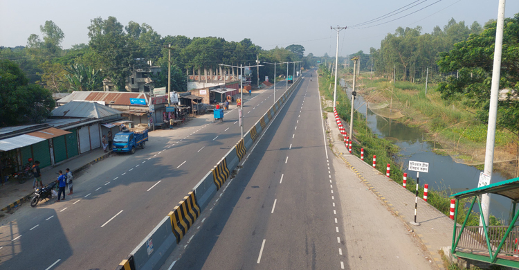 ঢাকা-আরিচা মহাসড়কে যেন অঘোষিত হরতাল