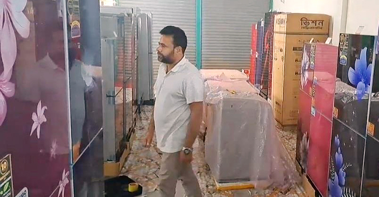 ইলেকট্রনিক্স শোরুমে কর্মচারীকে বেঁধে ২০ লাখ টাকার পণ্য লুট