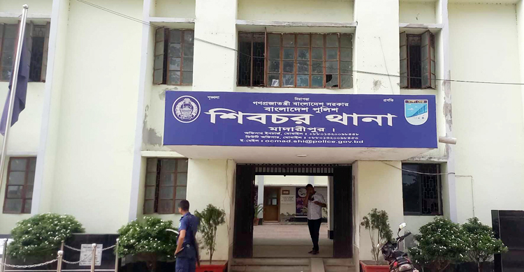 চুরি করে নিয়ে যাওয়া মোবাইল চাইতে গিয়ে মালিক খুন