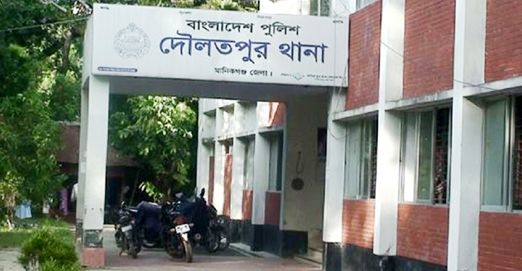 মানিকগঞ্জে ককটেল ফাটিয়ে ৭০ ভরি সোনা ছিনতাই, গুলিতে আহত ১