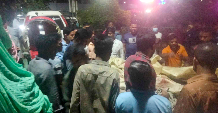 সড়কে একসঙ্গে প্রাণ গেলো বাবা-ছেলের