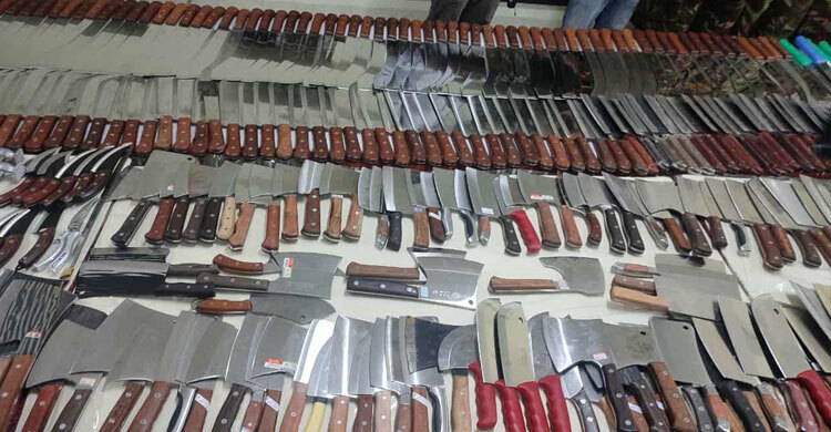 Army seizes large cache of sharp weapons in New Market raids