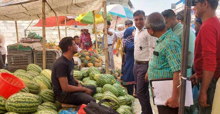 শিবচরে ভেজাল গুড়ের কারখানায় অভিযান, জরিমানা