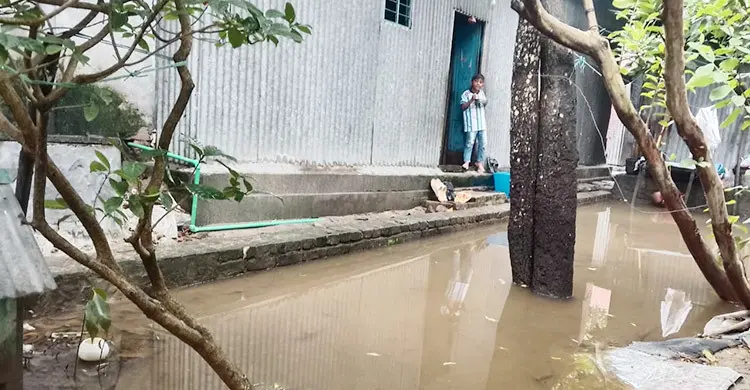 মাদারীপুরে জলাবদ্ধতায় নাকাল পৌরবাসী, স্থায়ী সমাধানের দাবি
