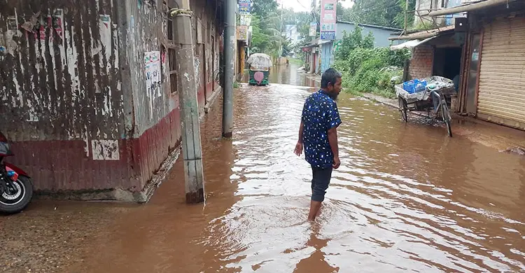 মাদারীপুরে জলাবদ্ধতায় নাকাল পৌরবাসী, স্থায়ী সমাধানের দাবি