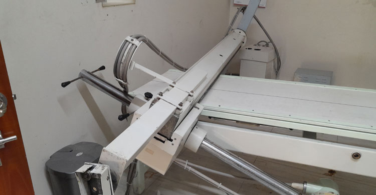 এক্স-রে মেশিন খুলে পড়লো রোগীর ওপর, আহত ৩