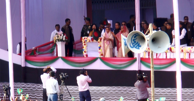 মাদারীপুরের জনসভায় পৌঁছেছেন শেখ হাসিনা