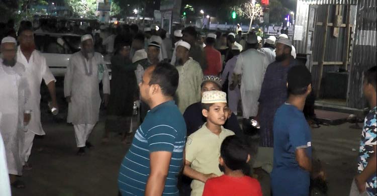 ধাক্কা লাগা নিয়ে সংঘর্ষ, ককটেল বিস্ফোরণ