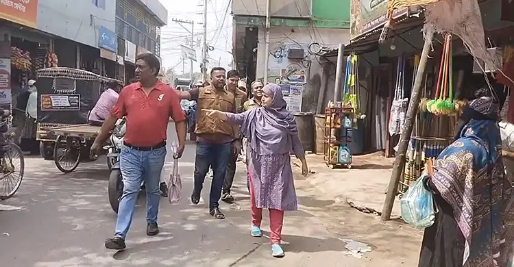 বোরকা পরে ক্রেতার সাজে বাজারে ম্যাজিস্ট্রেট, বেশি দাম রাখায় জরিমানা