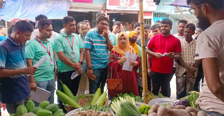 মাদারীপুরে বাজার মনিটরিংয়ে শিক্ষার্থীরা