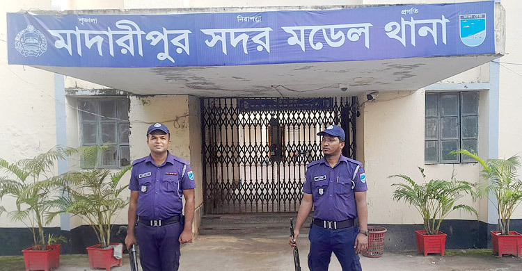 মাদারীপুরে গণভোজ থেকে আ’লীগের দুই নেতা গ্রেফতার