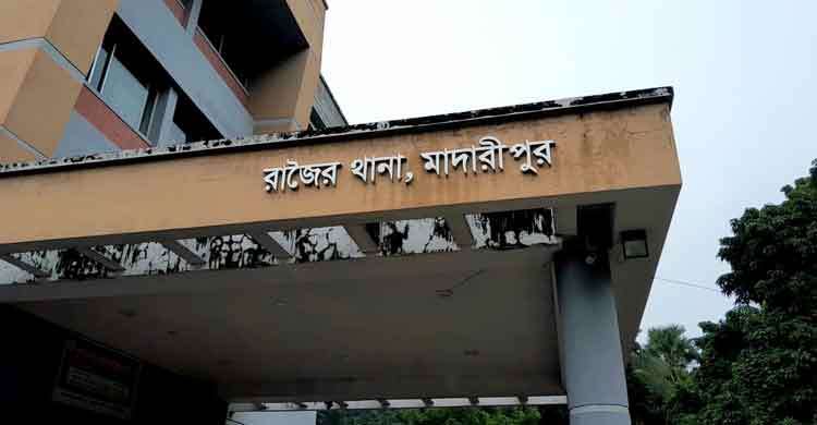 মাদারীপুরে মোটরসাইকেল-নসিমন সংঘর্ষে প্রাণ গেলো দুই বন্ধুর