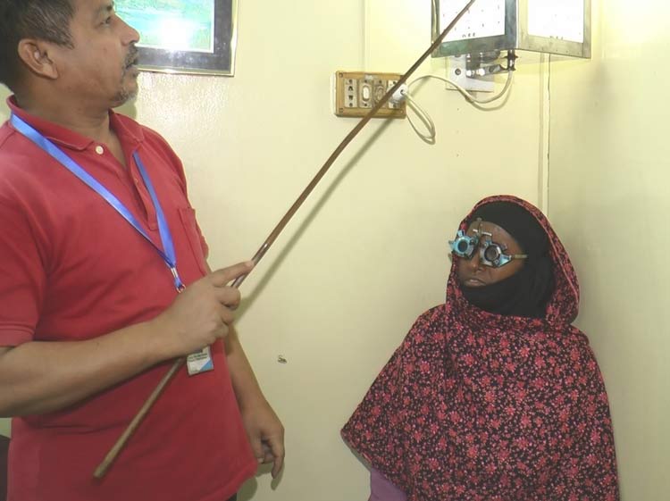 আড়িয়াল খাঁ নদে ভাসমান হাসপাতালে ৫০ টাকায় চিকিৎসা