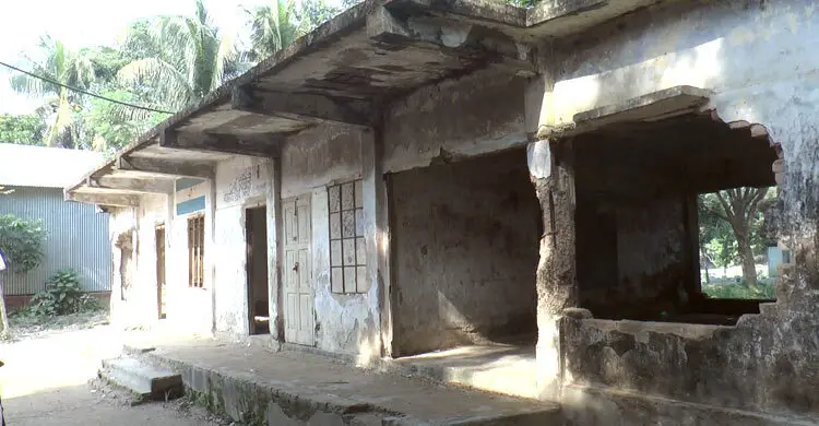 জরাজীর্ণ ভবনে চলছে ৬১ স্কুলের পাঠদান, নতুন আতঙ্ক ভূমিকম্প