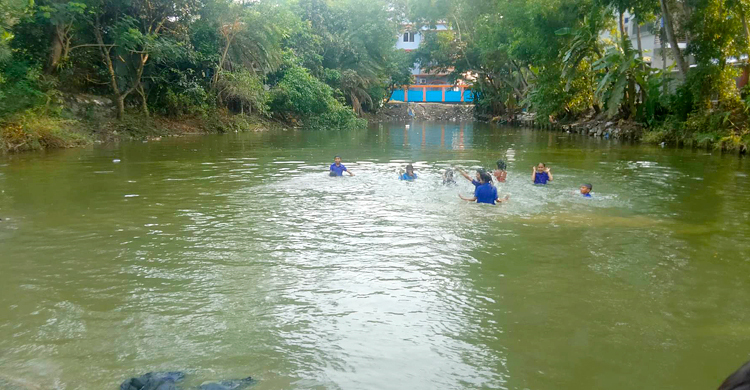 বছরজুড়েই জলাবদ্ধতা, নেই খাবার পানি-খেলার মাঠ