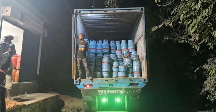 মাদারীপুর থেকে লুণ্ঠিত ৪৬২ গ্যাস সিলিন্ডার আশুলিয়ায় উদ্ধার