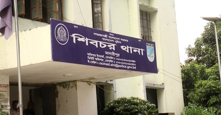 শিবচরে গৃহবধূকে কুপিয়ে হত্যা, স্বামী আটক