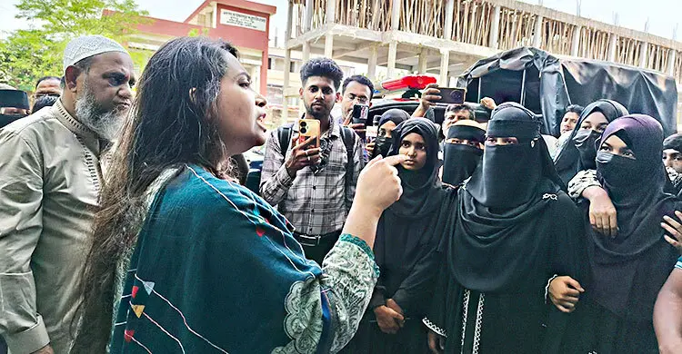 ২০ পরীক্ষার্থীর ফরম পূরণের টাকা নিয়ে পালালেন শিক্ষক-অফিস সহকারী