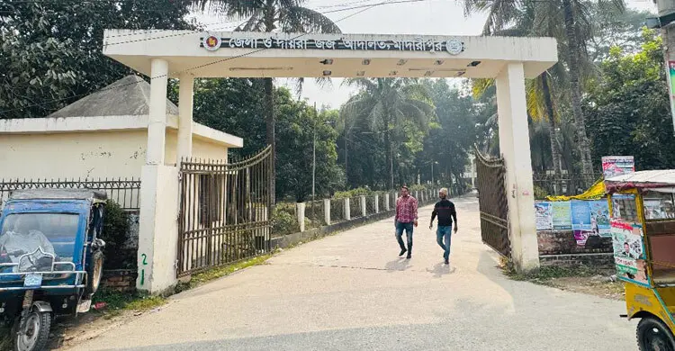 মাদারীপুরে হত্যা মামলায় ৩ ভাইয়ের যাবজ্জীবন কারাদণ্ড