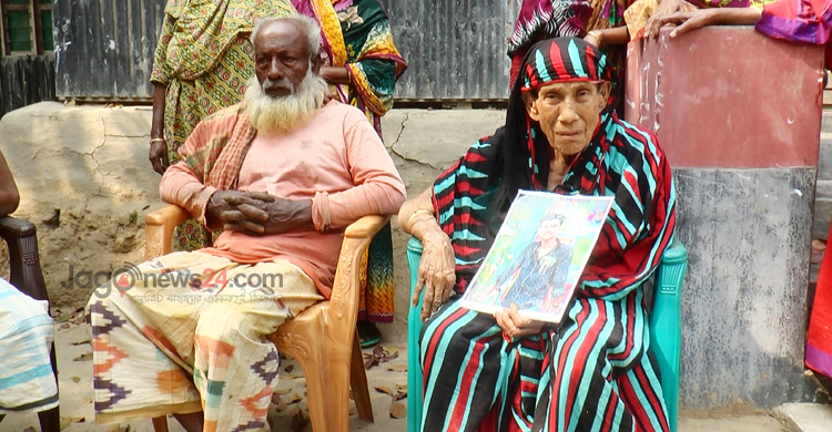 গ্রামে গ্রামে দালাল, বিদেশযাত্রায় নিঃস্ব শত শত পরিবার