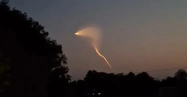 আকাশে রহস্যময় আলোর রেখাটি ছিল ভারতের ক্ষেপণাস্ত্র পরীক্ষার