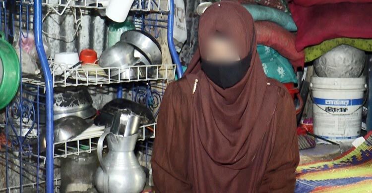 ভালোবাসা দিবসে বিয়ের দাবিতে প্রেমিকের বাড়িতে অনশনে তরুণী